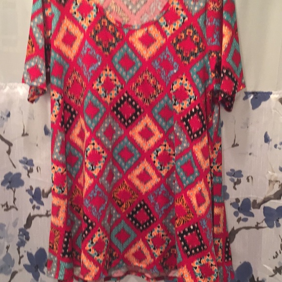 LulaRoe 2XL T-shirt like new - Picture 2 of 4